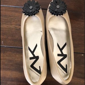 Cream/black floral wedge size 8